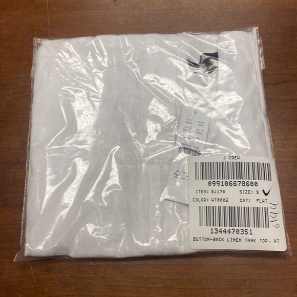 NEW JCREW Carousel Button-back linen tank top
Item BJ170 - Picture 4 of 4